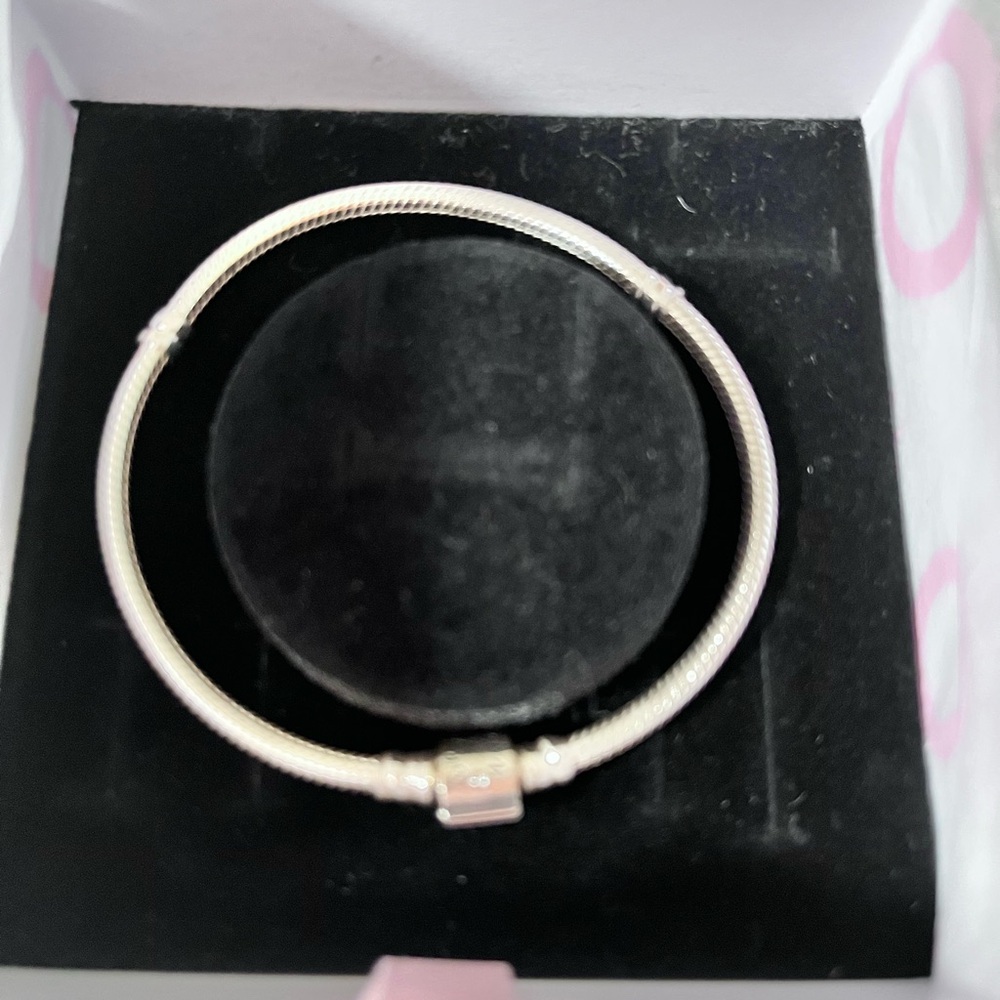 Pandora Barrel Clasp Bracelet - Picture 2 of 6